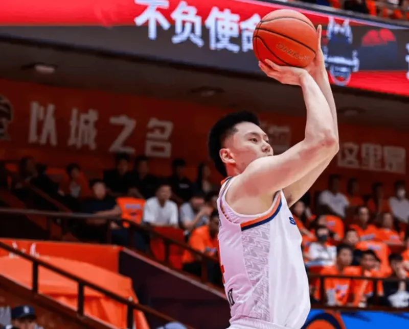 bti体育官方网站-李弘权出战28分钟，投篮5中2得到5分4篮板3助攻2抢断2盖帽